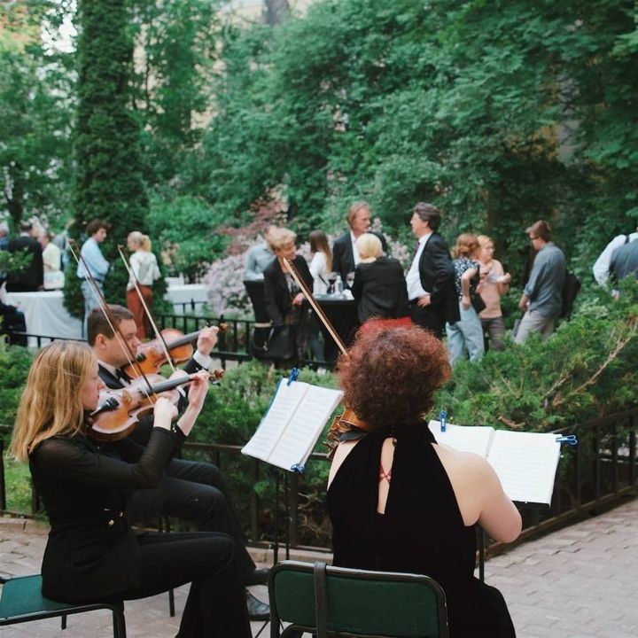 Квартет в саду